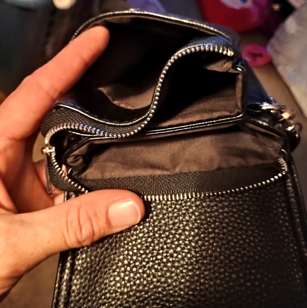 Befen Black Leather Croc Embossed Crossbody Bag - Picture 14 of 15